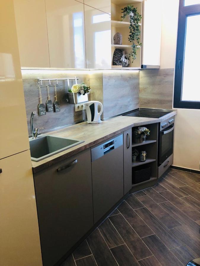 Lovely 3-Bedroom Apartment For 7 Ppl At The Centre Varna Exterior photo