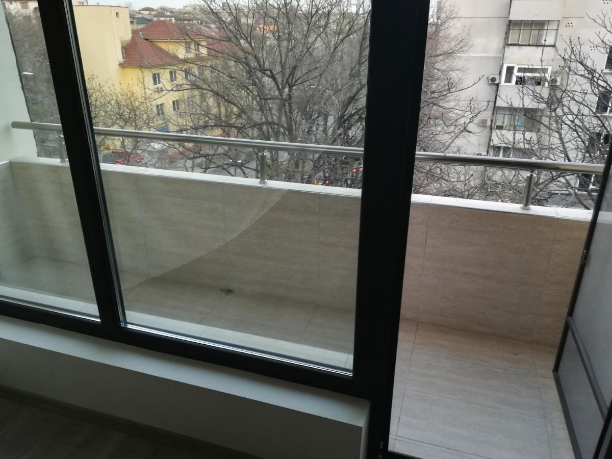 Lovely 3-Bedroom Apartment For 7 Ppl At The Centre Varna Exterior photo